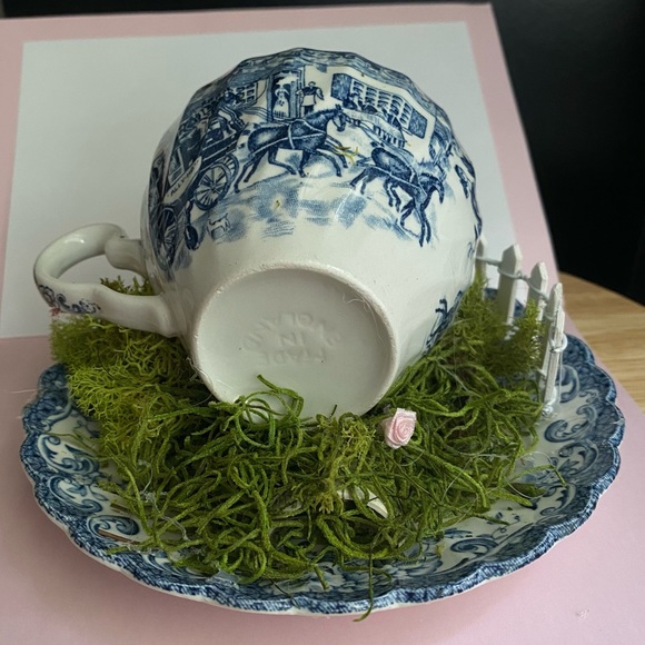 Bunnies Carrot Brunch in a Teacup Charming Dollhouse - Picture 7 of 15